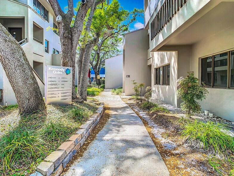 More Photos Of 3333 W Kennedy Blvd, Tampa Loft Creative Space For Sale