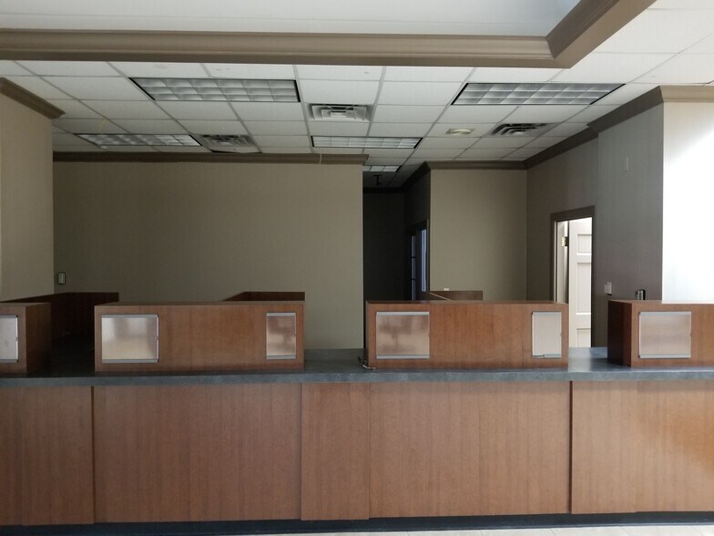 More Photos Of 49 Public Sq, Shelbyville Office For Sale