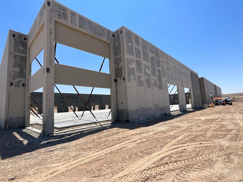 More Photos Of Laughlin Ranch Blvd, Bullhead City Warehouse For Lease