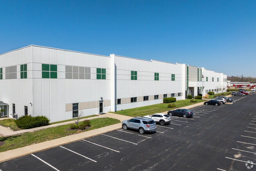 More Photos Of 2552 S 98th St, Edwardsville Distribution For Lease