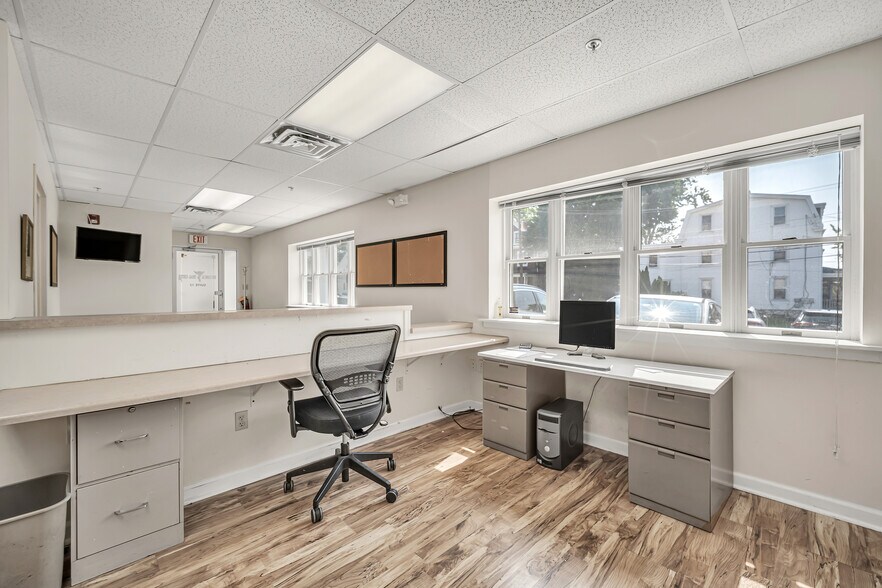 More Photos Of 815 Greenwood Ave, Jenkintown Medical For Sale