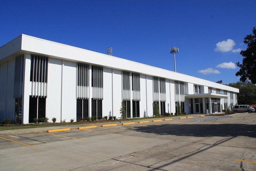 More Photos Of 1819 W Pinhook Rd, Lafayette Office For Lease