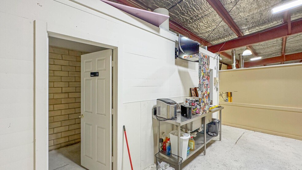 More Photos Of 115 Engel St, Houston Flex For Lease