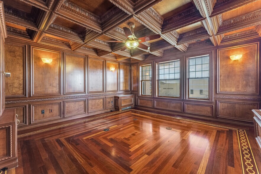 More Photos Of 324 N College Ave, Fayetteville Office For Sale
