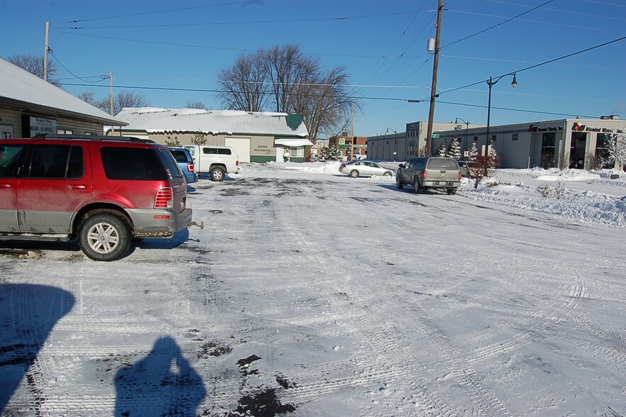 More Photos Of 1605 S Main St, Oshkosh Storefront Retail Office For Sale