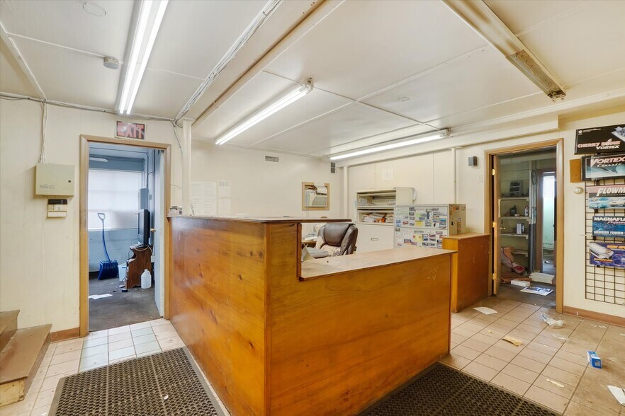 More Photos Of 1006 1/2 Mount Rose Rear Ave, York Auto Repair For Sale