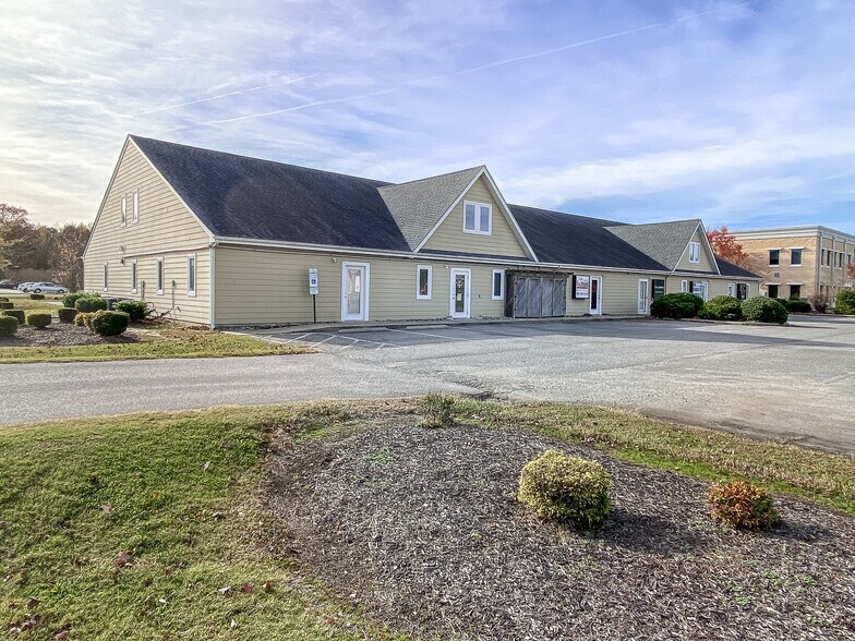 More Photos Of 111 Currituck Commercial Dr, Moyock Office For Sale