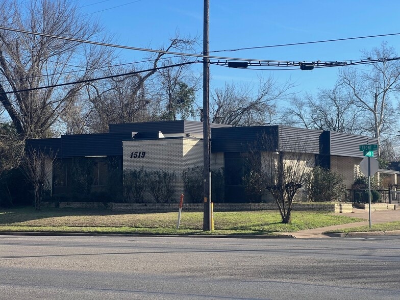 More Photos Of 1519 E Front St, Tyler Medical For Sale