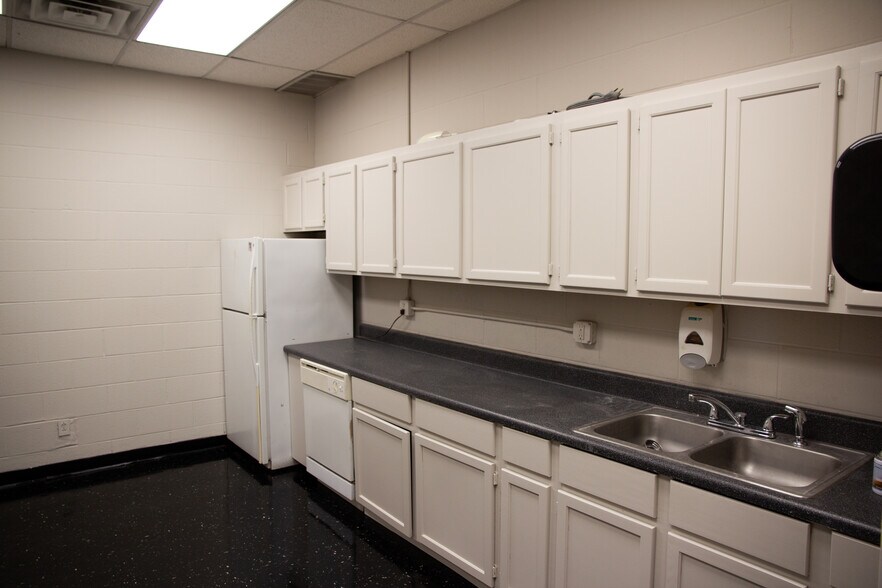 More Photos Of 1933 Elm Tree Dr, Nashville Service For Lease