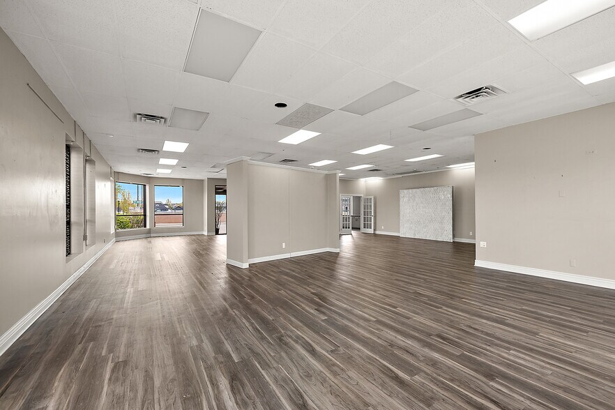 More Photos Of 150 E University Dr, Rochester Storefront Retail Office For Lease