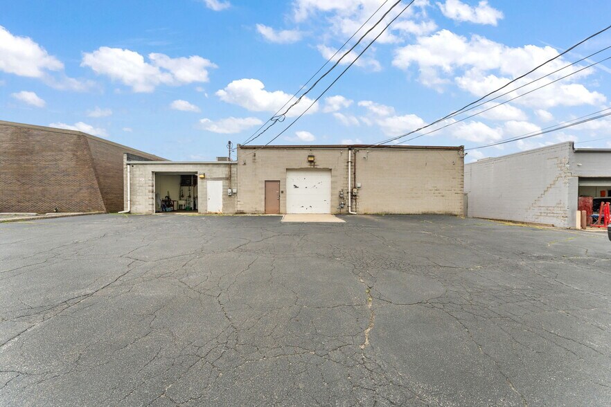 More Photos Of 6675 Broadway, Merrillville Auto Repair For Lease