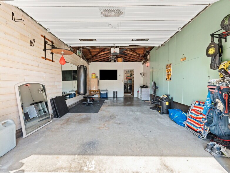 More Photos Of 200 66th St N, Saint Petersburg Office For Sale