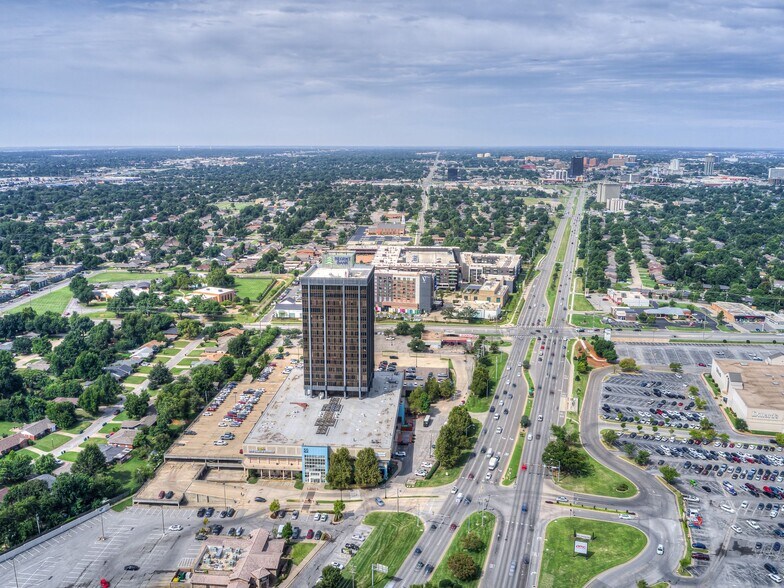 More Photos Of 1900 NW Expressway, Oklahoma City Office For Lease