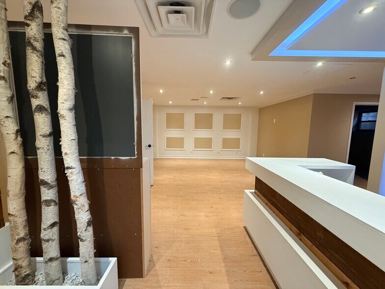 More Photos Of 30 Main St, Port Washington Storefront For Lease