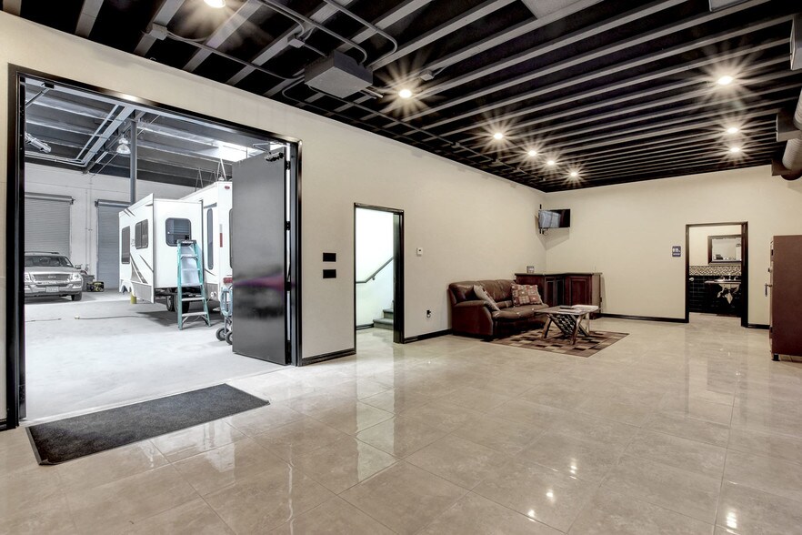 More Photos Of 3852 E Post Rd, Las Vegas Warehouse For Sale