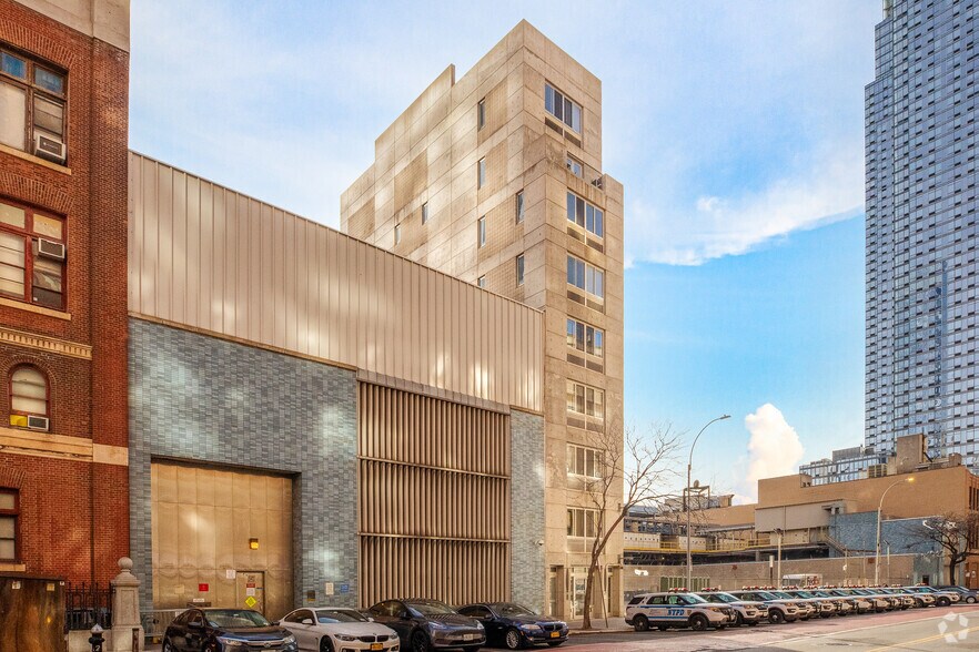 More Photos Of 534 W 42nd St, New York Multifamily For Sale