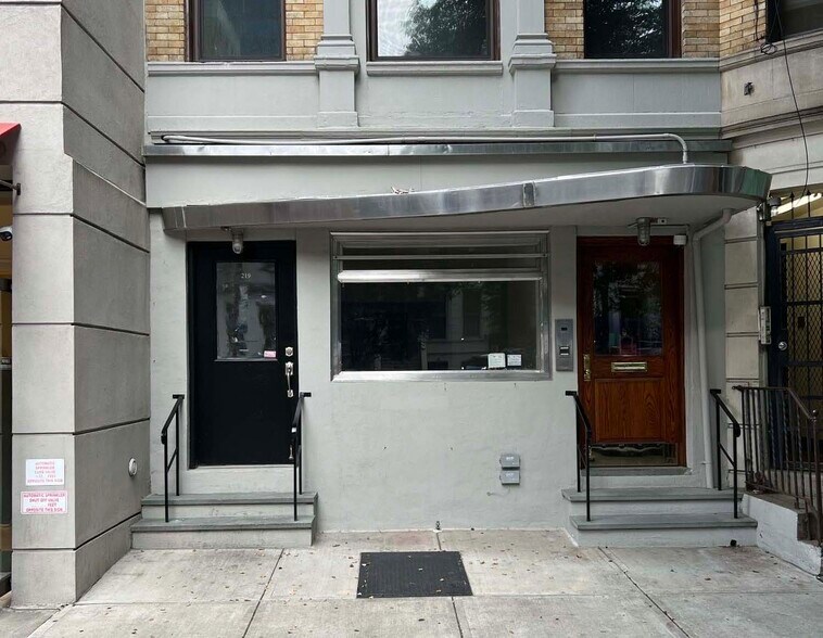 More Photos Of 219 W 79th St, New York Medical For Lease