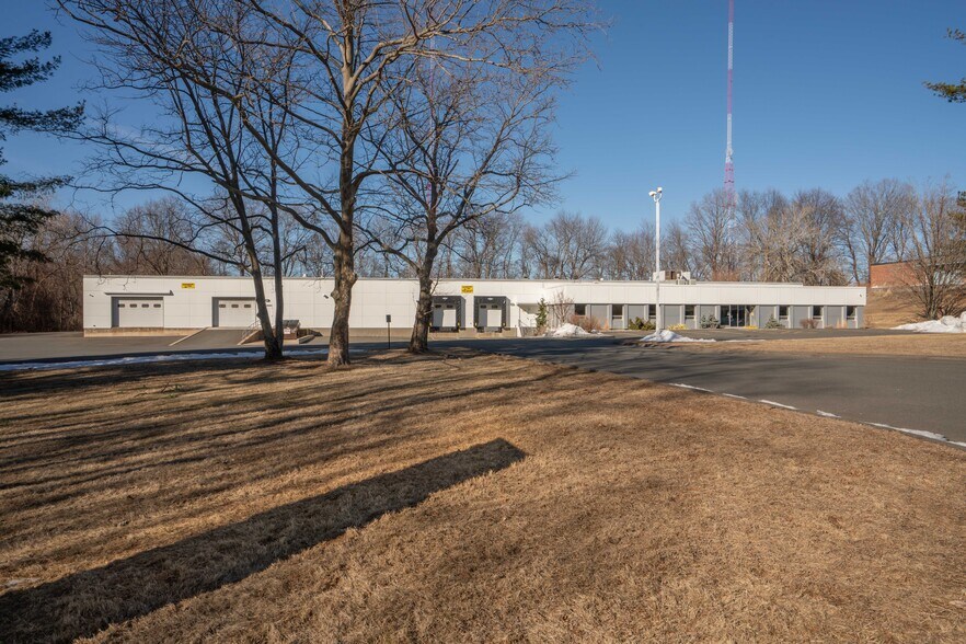 More Photos Of 6 Britton Dr, Bloomfield Warehouse For Lease