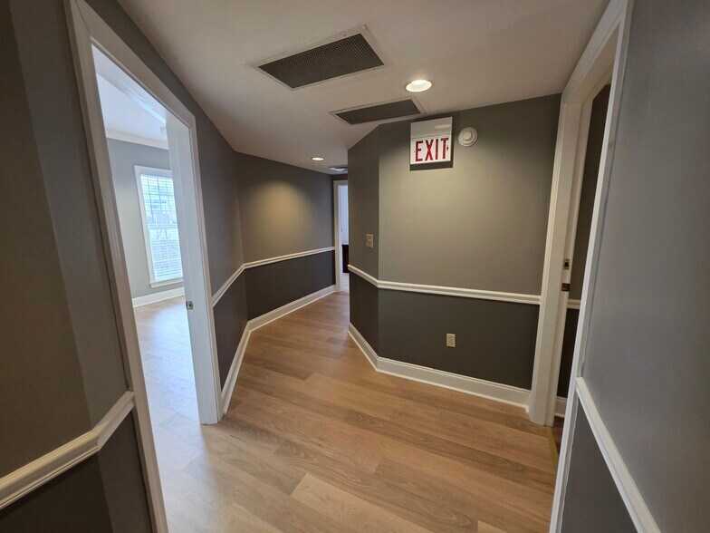 More Photos Of 109C Laurens Rd, Greenville Office Residential For Lease