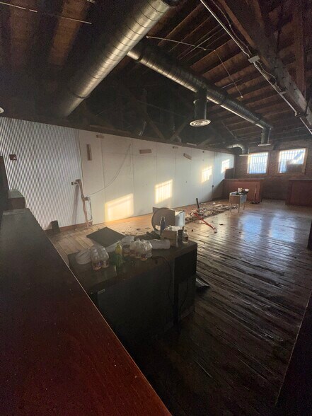 More Photos Of 112 E Cherokee Ave, Enid Manufacturing For Lease