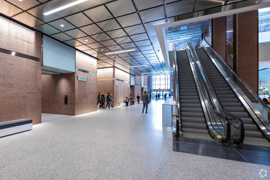 More Photos Of 40 King St W, Toronto Office For Lease