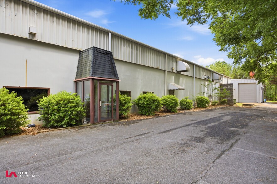 More Photos Of 101 Conyers Industrial Dr, Cartersville Warehouse For Sale