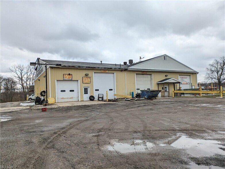 More Photos Of 1851 S Broadway, Geneva Bar For Sale