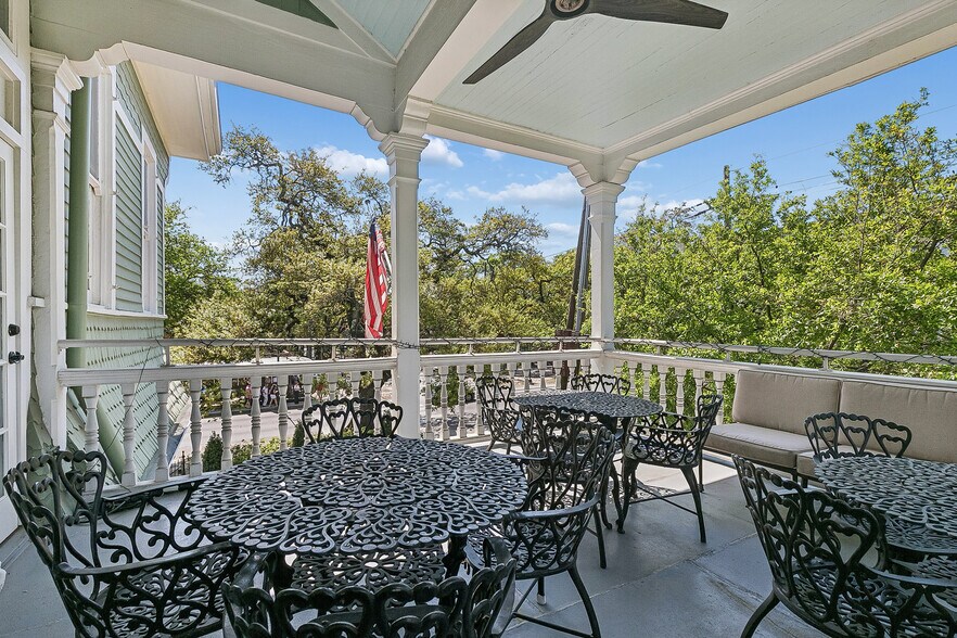 More Photos Of 2727 Saint Charles Ave, New Orleans General Retail For Sale