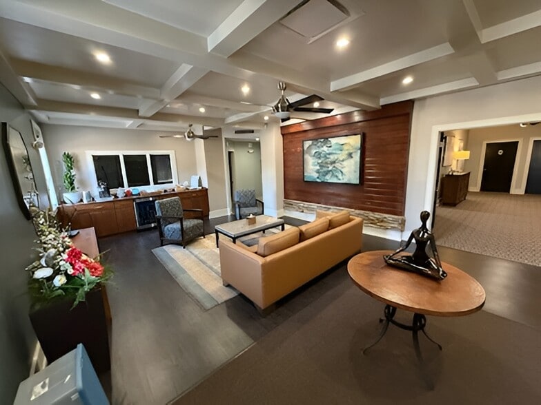 More Photos Of 420 W 98th St, Kansas City Medical For Sale