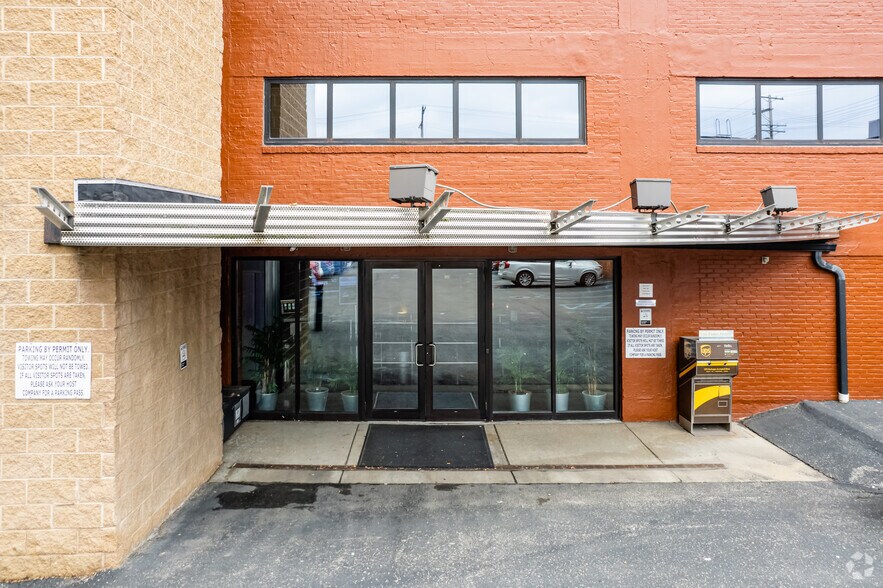 More Photos Of 1010 Western Ave, Pittsburgh Office For Lease