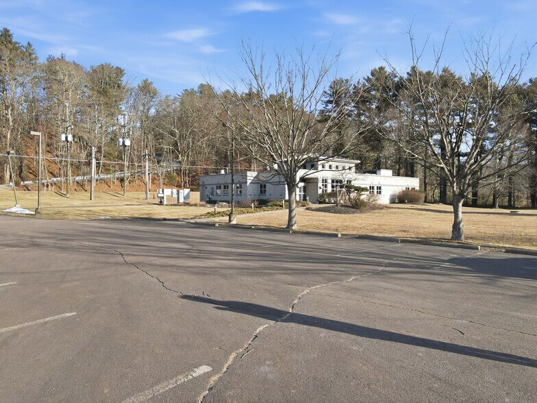 More Photos Of 113 Pocono Dr, Milford Office For Sale