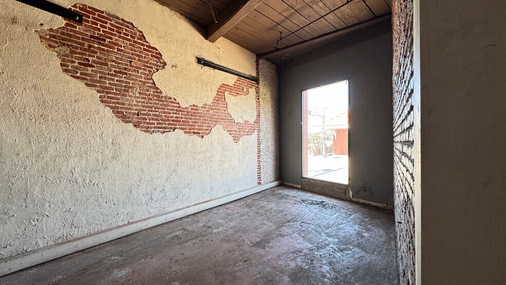 More Photos Of 13 N Broad St, Winder Office For Sale