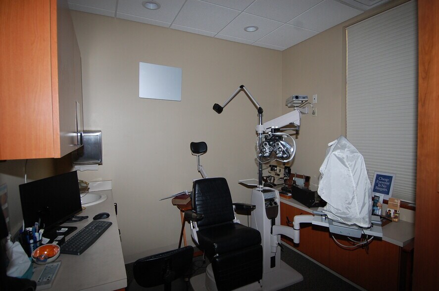 More Photos Of 640 Highway 1 W, Iowa City Office For Sale