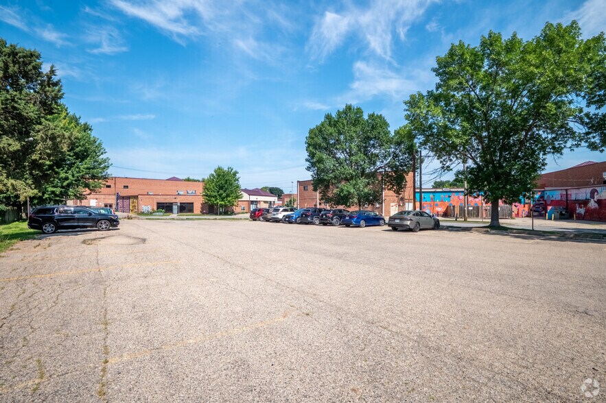 More Photos Of 2705 E Washington Ave, Madison Storefront For Sale