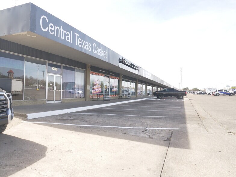 More Photos Of 3300-3344 Franklin Ave, Waco General Retail For Lease