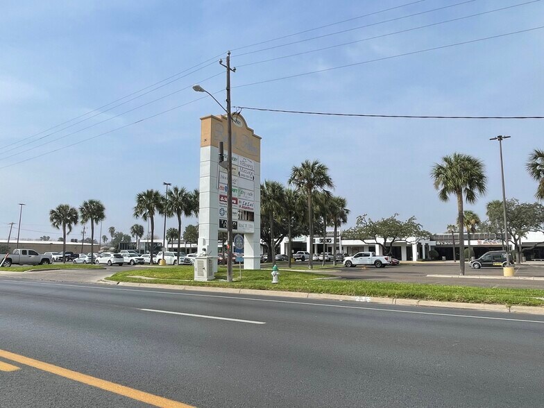 More Photos Of 2901 N 10th St, McAllen Storefront For Lease