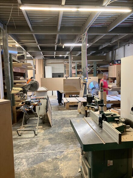 More Photos Of 958 Church St, Baldwin Warehouse For Lease