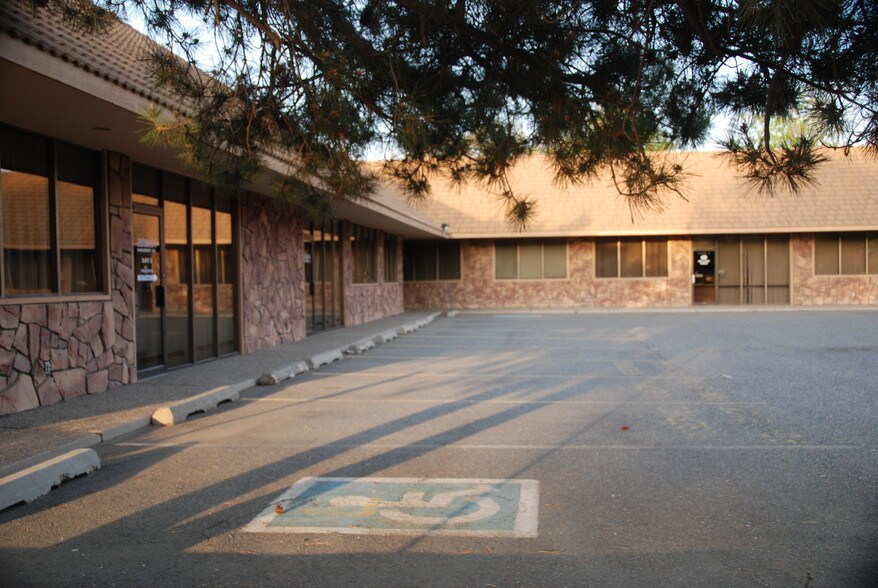 More Photos Of 100 N Fruitland St, Kennewick Office For Lease
