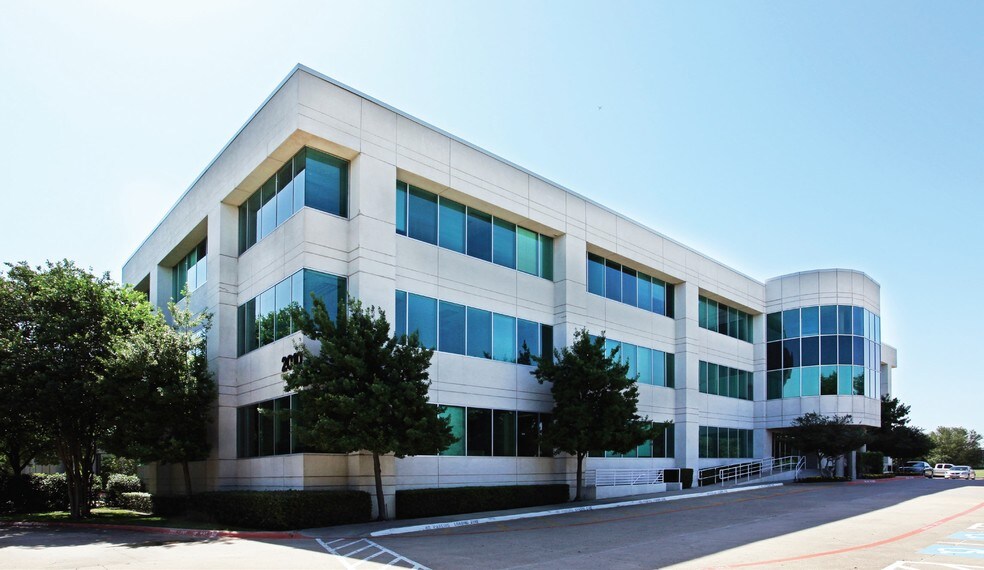 More Photos Of 2010 Valley View Ln, Farmers Branch Office For Lease