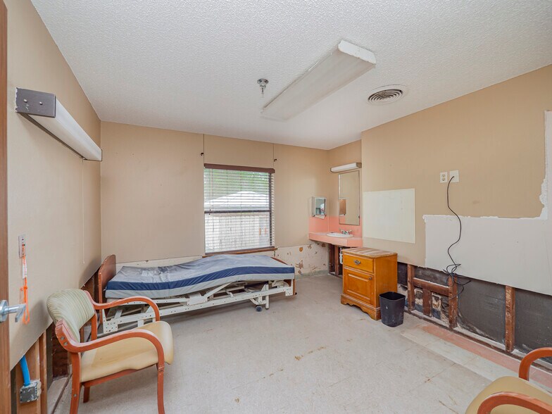 More Photos Of 700 Dyer St, Rockdale Healthcare For Sale