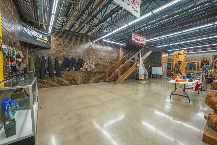 More Photos Of 118 First Ave, Hampton General Retail For Sale