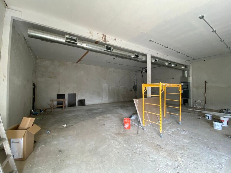 More Photos Of 24048 Newhall Ave, Newhall Storefront Retail Office For Lease