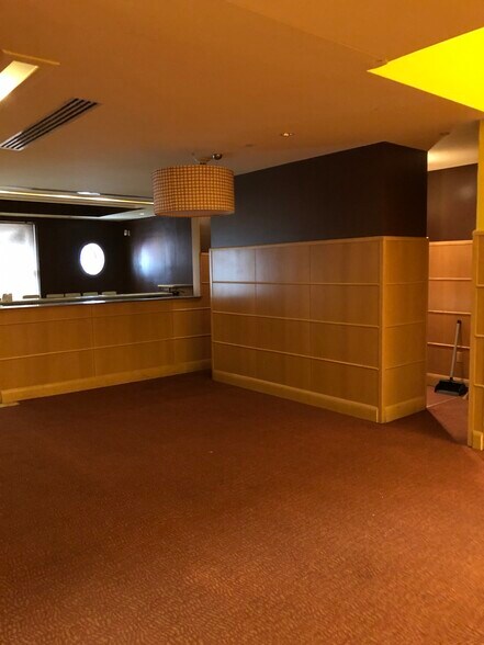 More Photos Of 127 W 4th St, Cincinnati Restaurant For Lease