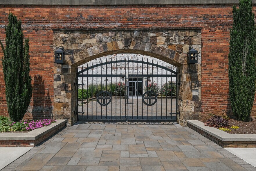 More Photos Of 11 Railroad St, Murphy Research And Development For Sale