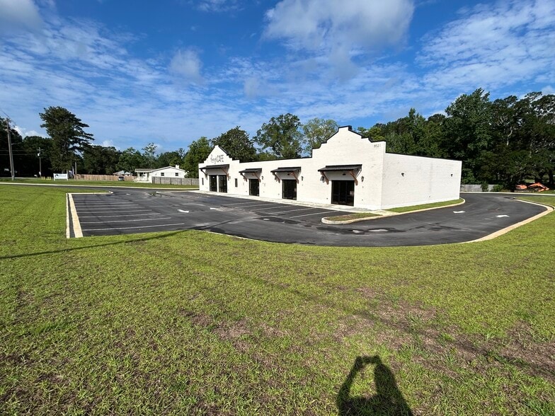 More Photos Of 8521 Grelot Rd, Mobile General Retail For Lease