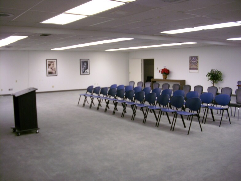More Photos Of 2401 Scott Ave, Fort Worth Office For Lease