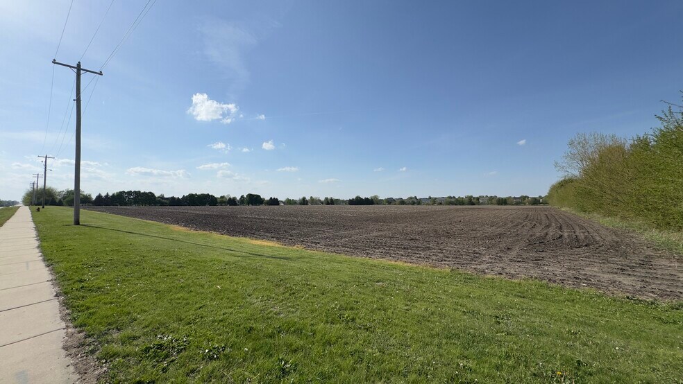 More Photos Of Pin 14-11-477-001 Northtown And Pipeline Rds, Normal Land For Sale