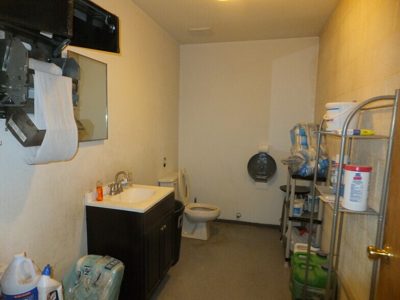 More Photos Of 14380 Airbase Rd, Mountain Home Storefront For Sale