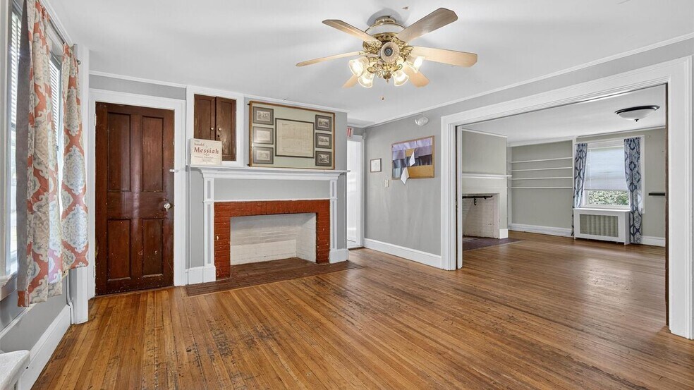 More Photos Of 1 Angola Rd, Cornwall Storefront Retail Office For Sale