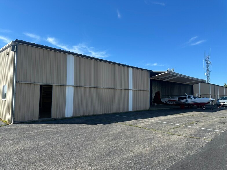 More Photos Of 10 Hangar Rd, Vineyard Haven Warehouse For Lease